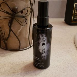 Skindinavia setting spray